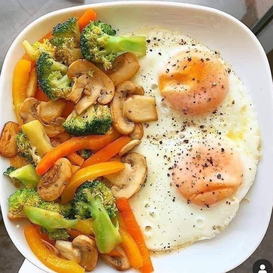 Picture of a healthy breakfast, Sunny side eggs